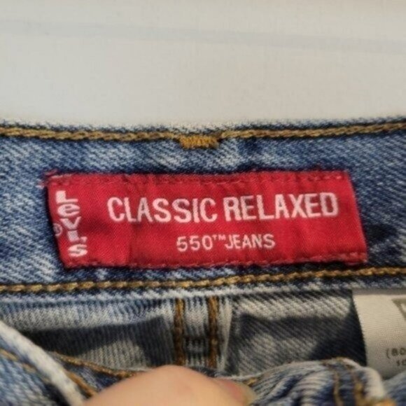 Vintage Levi's 550 Classic Relaxed Fit Tapered Leg High Rise Jeans Light Wash - Picture 3 of 7